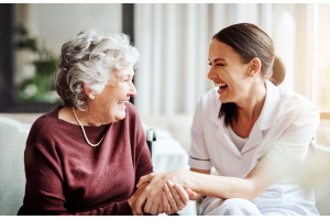 Chiedere l'assegno di cura per anziani non autosufficienti